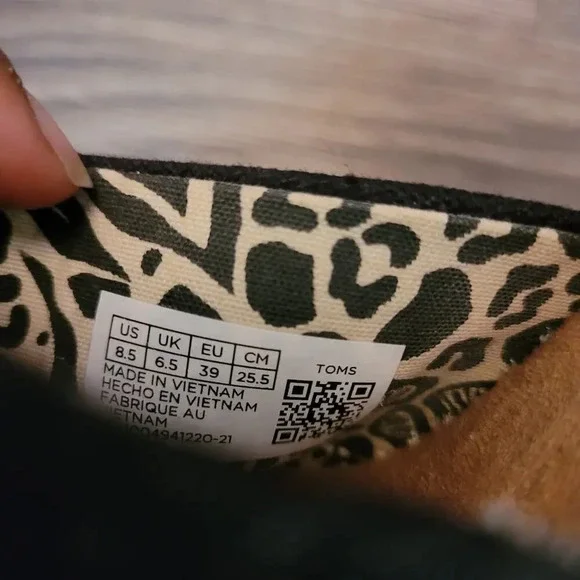 Toms Black and Tan Women Sandals - Picture 6 of 8